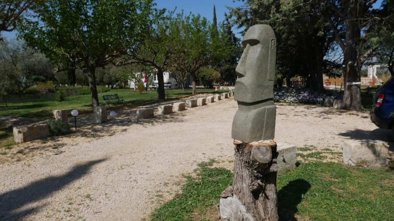 Mas Maurane - Les Lavandes Aux Portes D'Arles Leilighet Tarascon Eksteriør bilde